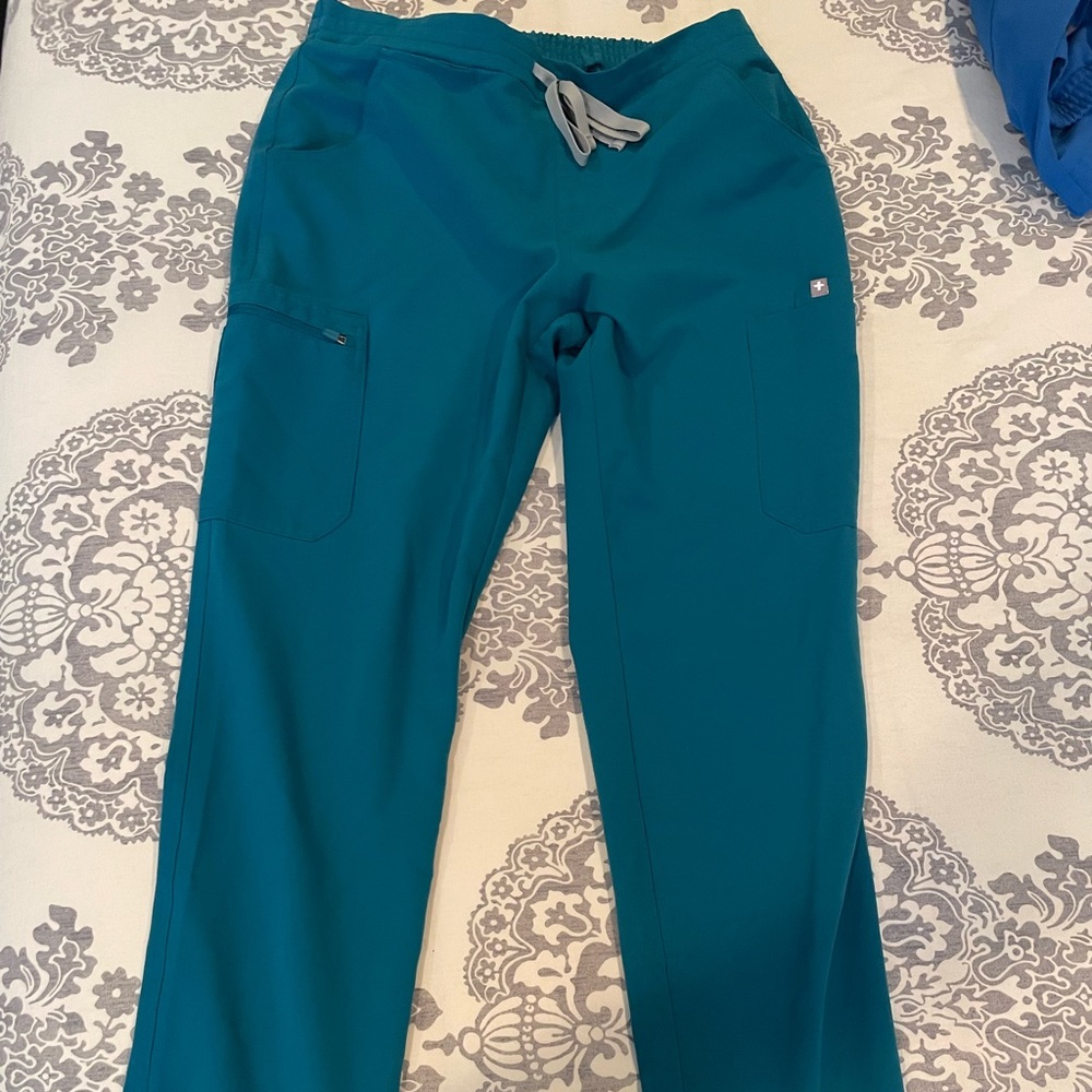Figs Yola skinny scrub pants